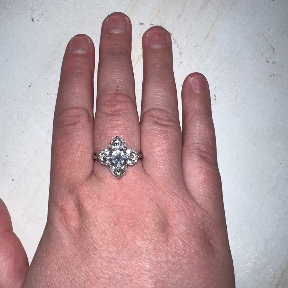 Silver Clear Stone Cocktail Ring 💍